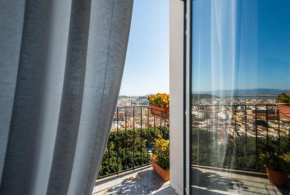 Vico 6 - Enchanting view in the City Center